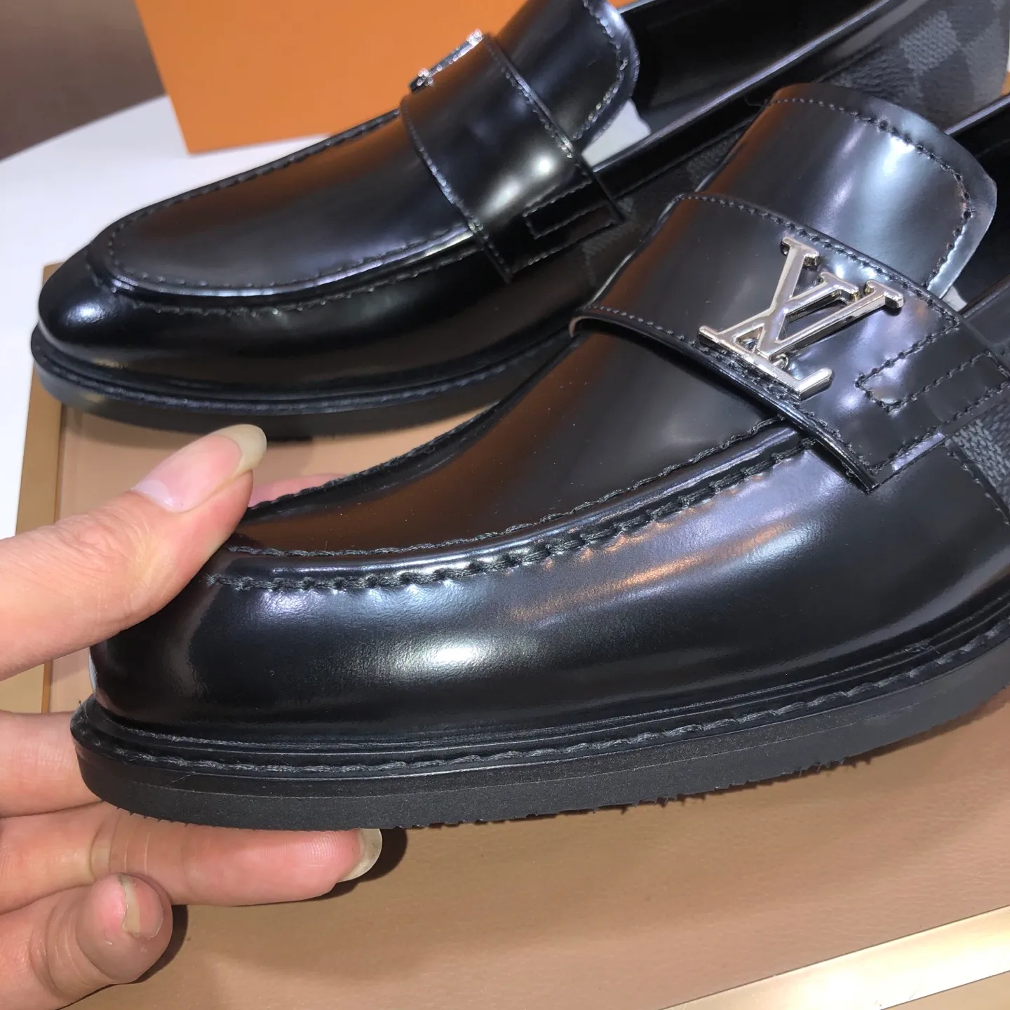 Men's shoes💰460💰【LOUIS VUITTON】(sheepskin lining) new cowhide LV formal shoes🎩🎩❗️🆘made one to one at the counter🎩original quality, imported cowhide upper➕full sheepskin lining➕original rubber outsole, {high quality visible}👣Size: 38-45 (45 custom-made)
